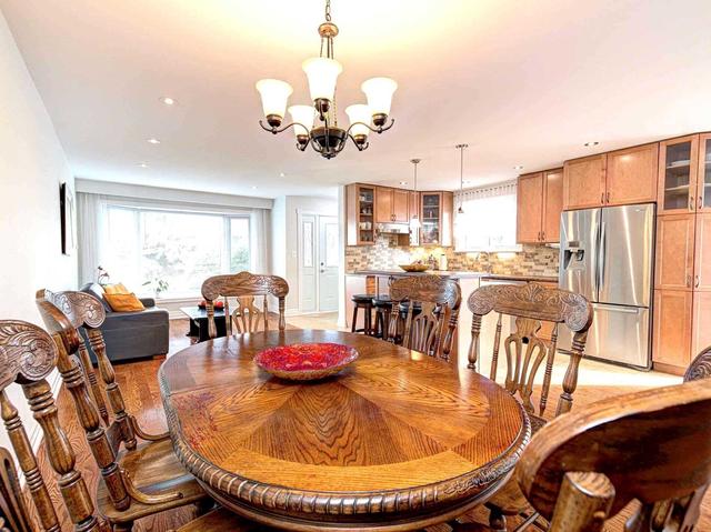 775 Eaglemount Cres, House semidetached with 3 bedrooms, 2 bathrooms and 4 parking in Mississauga ON | Image 2