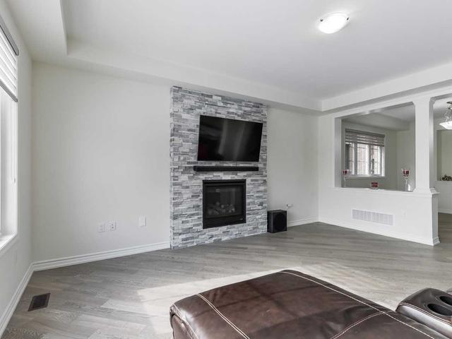 53 Chorus Cres, House detached with 4 bedrooms, 3 bathrooms and 4 parking in Vaughan ON | Image 2