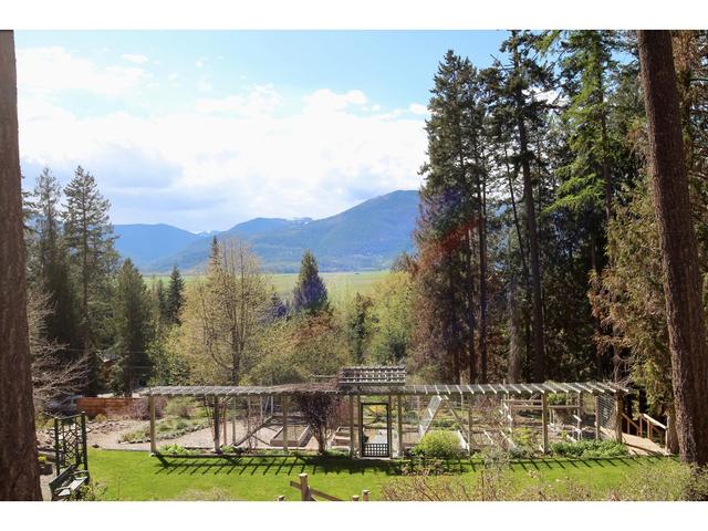 1111 Fox Tree Road, House detached with 3 bedrooms, 3 bathrooms and null parking in Central Kootenay B BC | Image 33