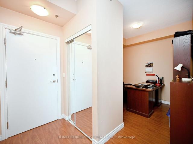 1107 - 810 Scollard Crt W, Condo with 1 bedrooms, 1 bathrooms and 1 parking in Mississauga ON | Image 3