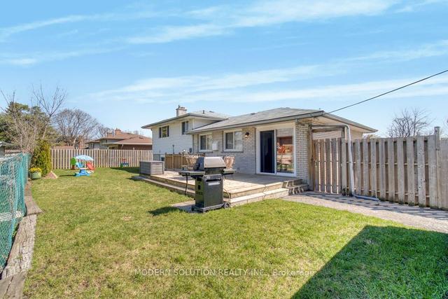 66 Dixon St, House detached with 3 bedrooms, 2 bathrooms and 4 parking in Kitchener ON | Image 31