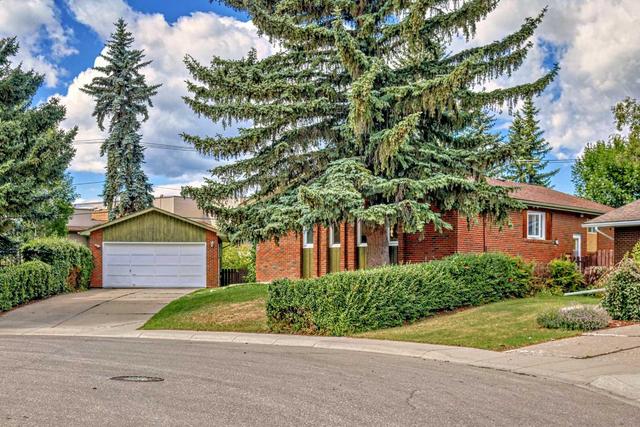 2420 Palismount Place Sw, House detached with 4 bedrooms, 3 bathrooms and 4 parking in Calgary AB | Image 2