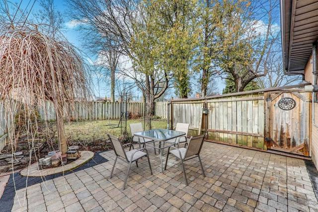 1 Barwell Cres, House detached with 3 bedrooms, 3 bathrooms and 4 parking in Toronto ON | Image 32