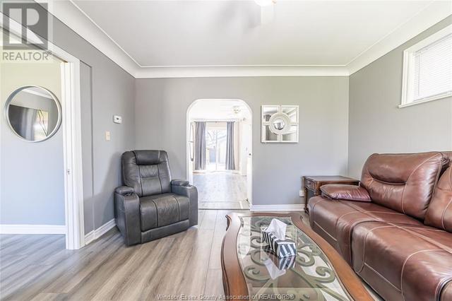 1564 Westminster, House detached with 2 bedrooms, 1 bathrooms and null parking in Windsor ON | Image 7