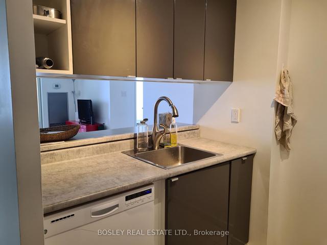2317 - 44 St. Joseph St, Condo with 1 bedrooms, 1 bathrooms and 1 parking in Toronto ON | Image 24