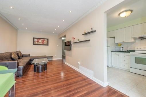 2 Debden Rd, House attached with 3 bedrooms, 3 bathrooms and 2 parking in Markham ON | Image 8