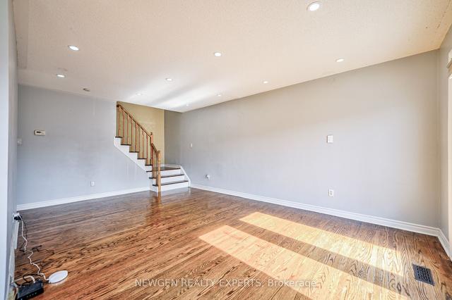 52 - 166 Town House Cres N, Townhouse with 3 bedrooms, 2 bathrooms and 2 parking in Brampton ON | Image 5