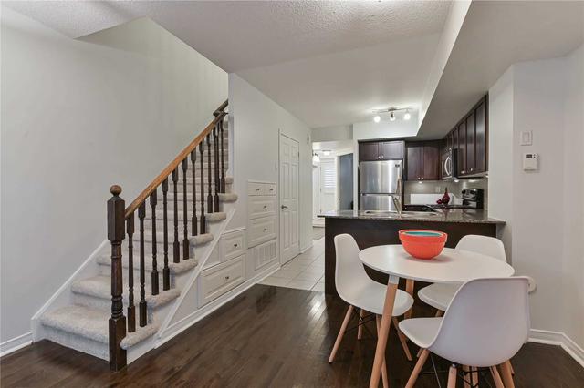 102 - 30 Elsie Lane, Townhouse with 3 bedrooms, 2 bathrooms and 1 parking in Toronto ON | Image 2