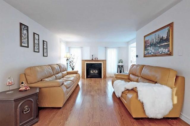 71 Sandyhook Sq, House detached with 3 bedrooms, 3 bathrooms and 3 parking in Toronto ON | Image 24