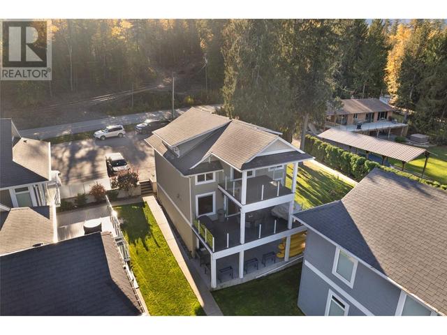 1 - 1541 Blind Bay Road, House detached with 2 bedrooms, 2 bathrooms and 4 parking in Columbia Shuswap C BC | Image 3