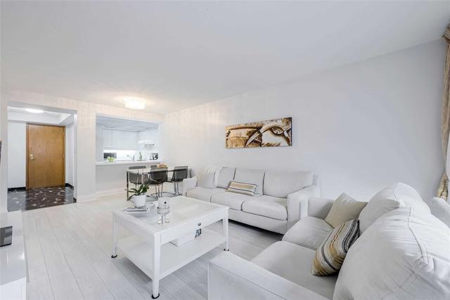 1608 - 18 Hollywood Ave, Condo with 2 bedrooms, 2 bathrooms and 1 parking in Toronto ON | Image 10