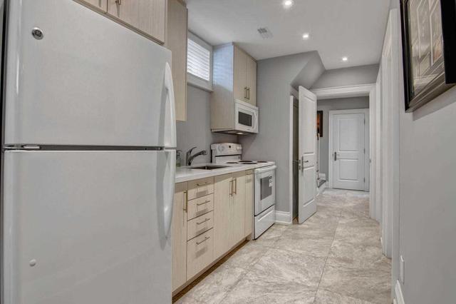 665 Millwood Rd, House semidetached with 3 bedrooms, 4 bathrooms and 2 parking in Toronto ON | Image 22