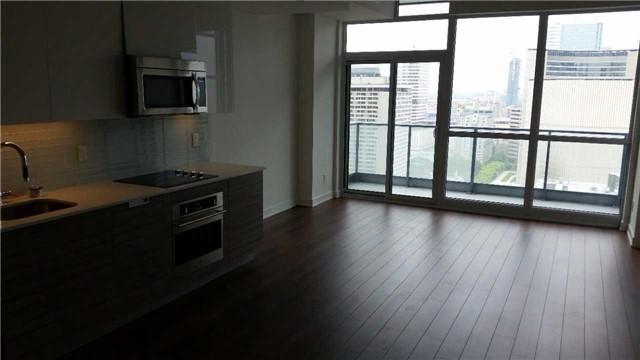 2206 - 210 Simcoe St, Condo with 1 bedrooms, 1 bathrooms and 1 parking in Toronto ON | Image 3