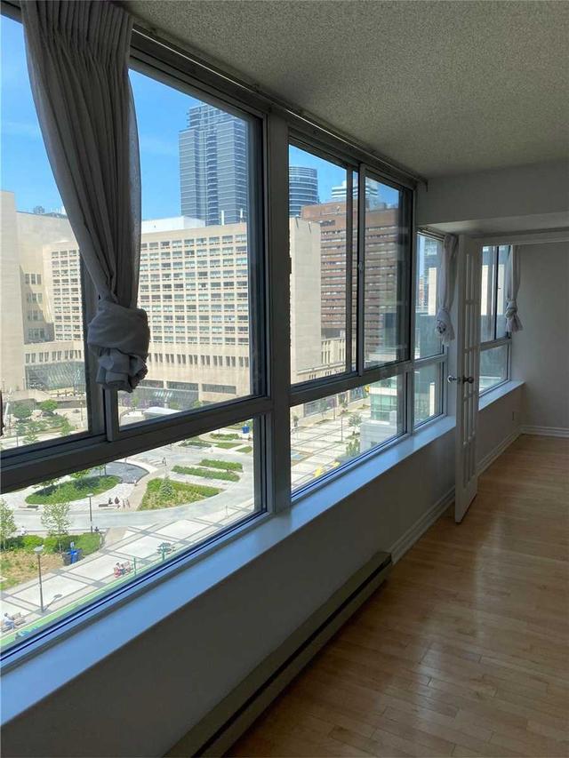 1002 - 44 Gerrard St W, Condo with 2 bedrooms, 1 bathrooms and 1 parking in Toronto ON | Image 3