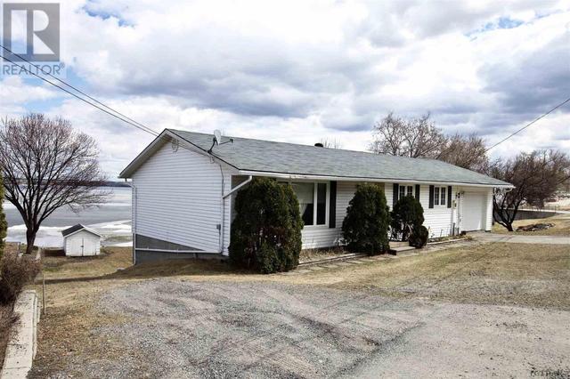 495 Lakeshore Rd, House detached with 4 bedrooms, 2 bathrooms and null parking in Temiskaming Shores ON | Image 1