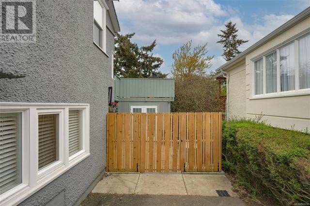 1871 Cochrane St, House detached with 5 bedrooms, 3 bathrooms and 2 parking in Saanich BC | Image 42