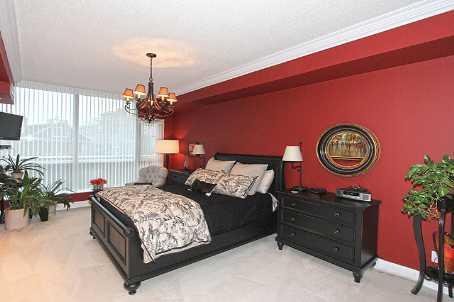 207 - 1 Hurontario St, Condo with 2 bedrooms, 2 bathrooms and 2 parking in Mississauga ON | Image 5