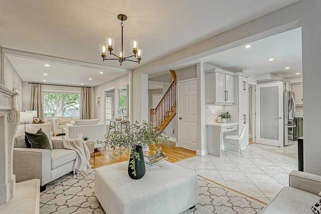 467 Hedgerow Lane, House detached with 4 bedrooms, 5 bathrooms and 4 parking in Oakville ON | Image 3