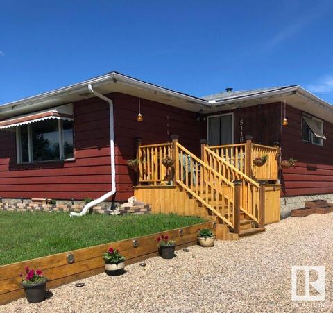 5118 52 Av, House detached with 2 bedrooms, 1 bathrooms and null parking in Elk Point AB | Card Image