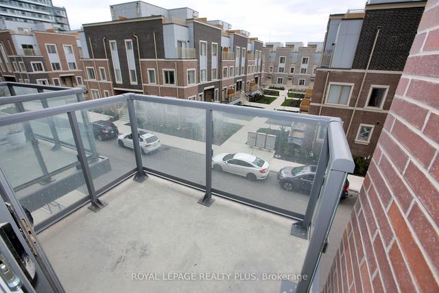 203 - 10 Honeycrisp Cres, Condo with 2 bedrooms, 2 bathrooms and 1 parking in Vaughan ON | Image 13