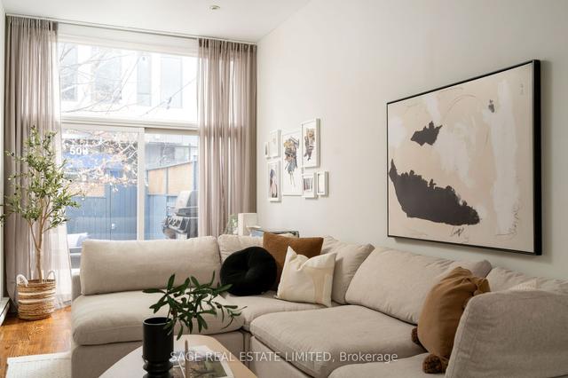 907 Palmerston Ave, House semidetached with 2 bedrooms, 2 bathrooms and 1 parking in Toronto ON | Image 4