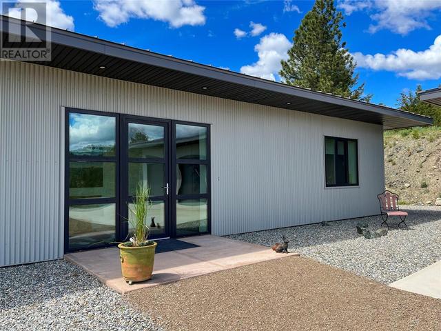 430 Sasquatch Trail, House detached with 3 bedrooms, 2 bathrooms and 6 parking in Okanagan Similkameen A BC | Image 2