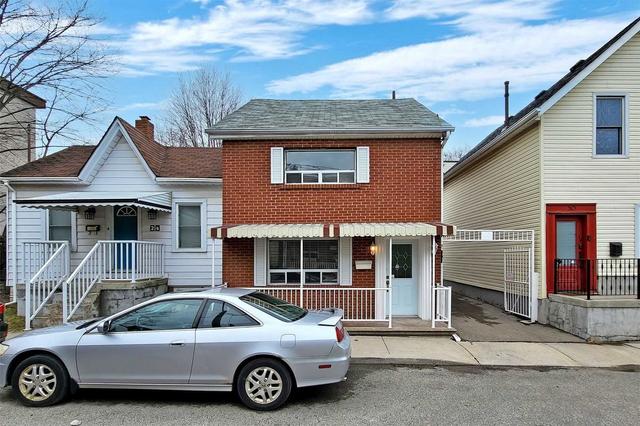 22 Abbs St, House semidetached with 3 bedrooms, 3 bathrooms and 4 parking in Toronto ON | Card Image
