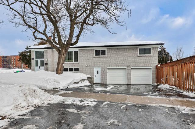 1414 Tyneburn Cres, House semidetached with 3 bedrooms, 2 bathrooms and 5 parking in Mississauga ON | Image 1