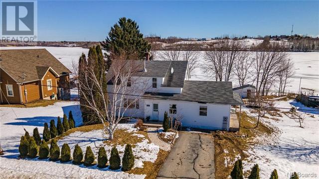 1635 Riverside Drive, House detached with 4 bedrooms, 2 bathrooms and null parking in Bathurst NB | Image 2