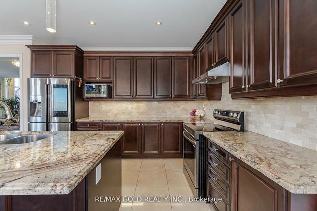 9 Scotchmere Cres, House detached with 4 bedrooms, 6 bathrooms and 6 parking in Brampton ON | Image 9