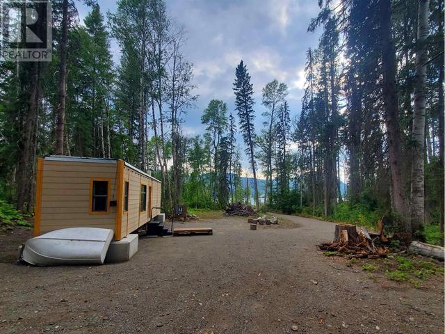 2720 Eagle Creek Road, Home with 1 bedrooms, 1 bathrooms and null parking in Cariboo H BC | Image 2