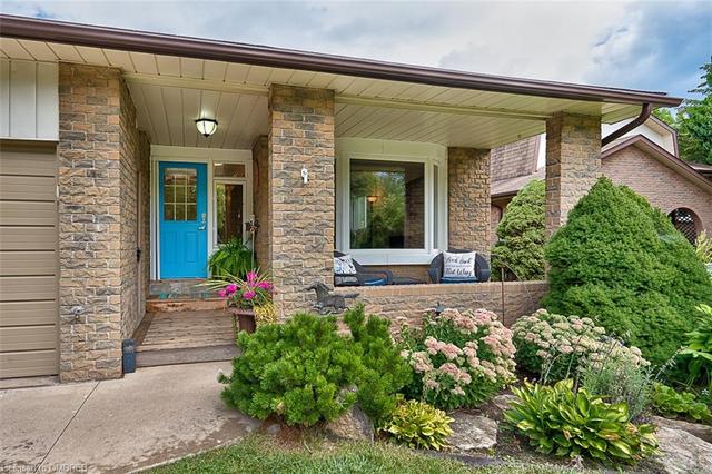 475 Valhalla Court, House detached with 3 bedrooms, 2 bathrooms and 9 parking in Oakville ON | Image 2