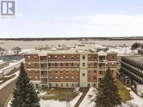 969 Queen St E # 301, Condo with 3 bedrooms, 3 bathrooms and null parking in Sault Ste. Marie ON | Card Image