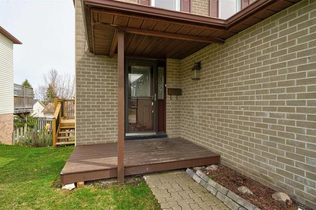 59 Browning Tr, House detached with 3 bedrooms, 3 bathrooms and 3 parking in Barrie ON | Image 2