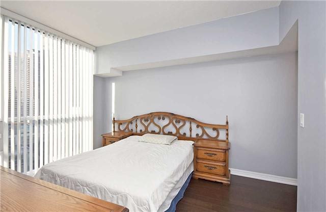 1107 - 223 Webb Dr, Condo with 2 bedrooms, 2 bathrooms and 1 parking in Mississauga ON | Image 8