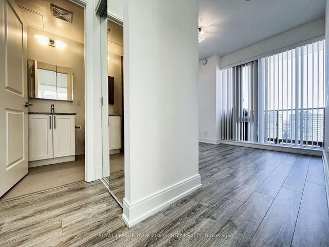1202a - 9608 Yonge St, Condo with 2 bedrooms, 2 bathrooms and 1 parking in Richmond Hill ON | Image 2