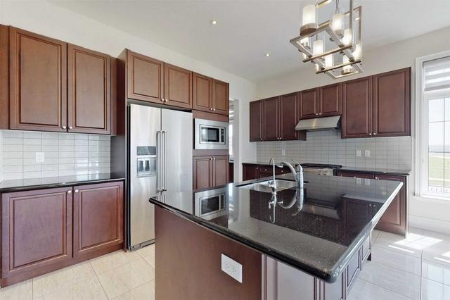 2 Virtue Cres, House detached with 4 bedrooms, 4 bathrooms and 7 parking in Vaughan ON | Image 3