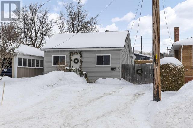 18 Lloyd Rd, House detached with 2 bedrooms, 1 bathrooms and null parking in Sault Ste. Marie ON | Card Image
