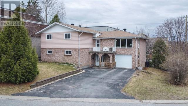 837 Connaught Avenue, House detached with 4 bedrooms, 2 bathrooms and null parking in Greater Sudbury ON | Image 1