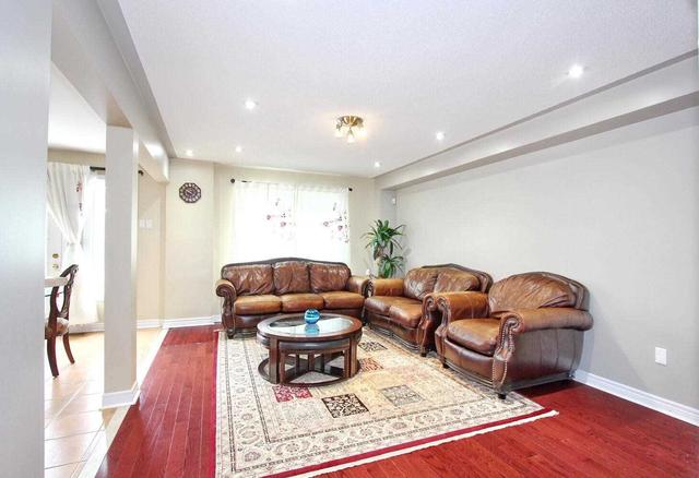12 Moss Creek Crt, House detached with 4 bedrooms, 4 bathrooms and 6 parking in Brampton ON | Image 3
