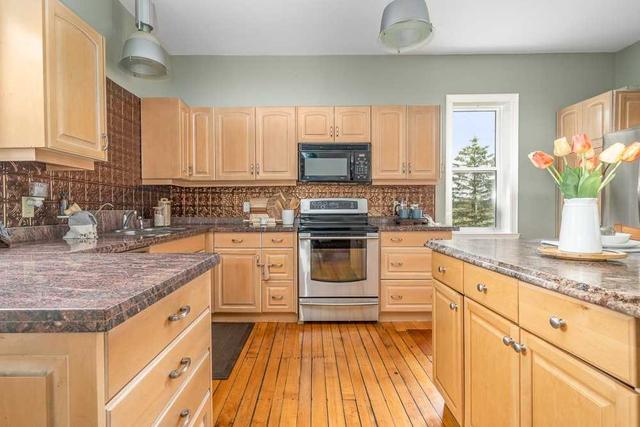 834 Portage Rd, House detached with 4 bedrooms, 2 bathrooms and 12 parking in Kawartha Lakes ON | Image 7