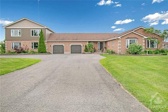 11060 County 3 Road, House detached with 3 bedrooms, 5 bathrooms and 12 parking in North Dundas ON | Card Image
