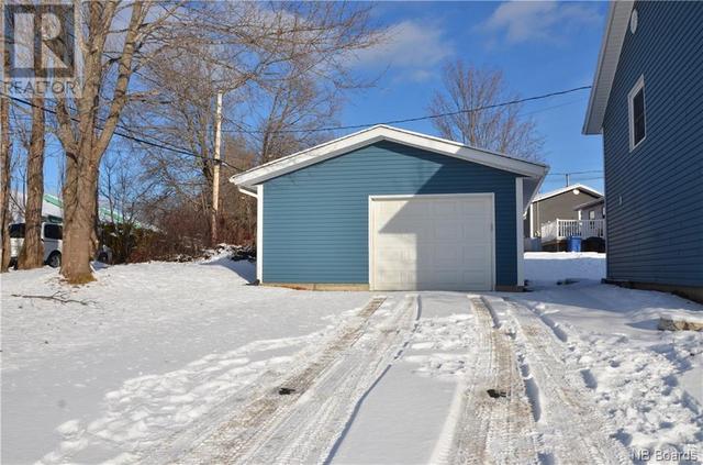 810 Victoria Avenue, House detached with 4 bedrooms, 2 bathrooms and null parking in Bathurst NB | Image 2