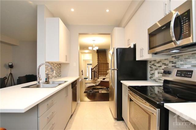 131 Overberg Way, Townhouse with 3 bedrooms, 3 bathrooms and 2 parking in Ottawa ON | Image 13