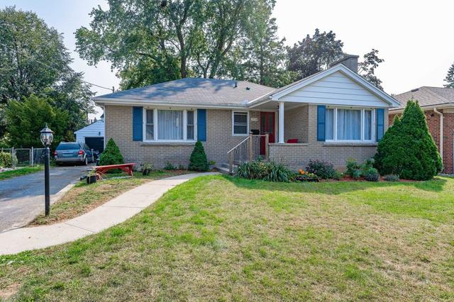 2138 Deyncourt Dr, House detached with 2 bedrooms, 2 bathrooms and 5 parking in Burlington ON | Image 1