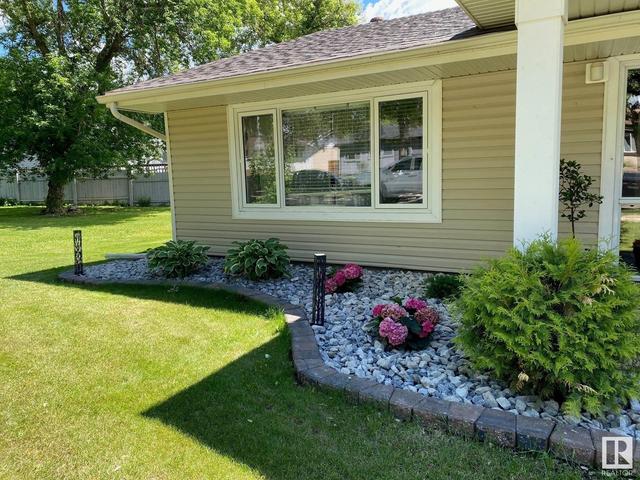 36 St Vital Av, House detached with 4 bedrooms, 2 bathrooms and 4 parking in St. Albert AB | Image 44
