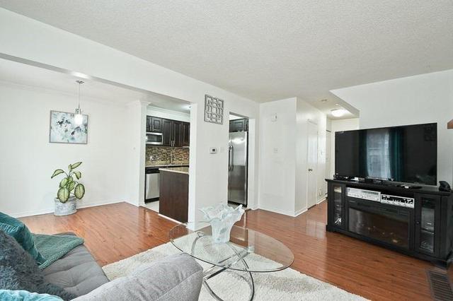 60 Macintyre Lane, Townhouse with 3 bedrooms, 2 bathrooms and 1 parking in Ajax ON | Image 2