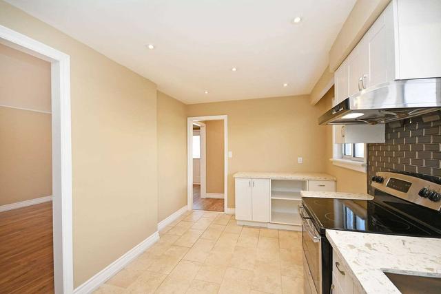 150 Voltarie Cres, House semidetached with 3 bedrooms, 2 bathrooms and 3 parking in Mississauga ON | Image 14