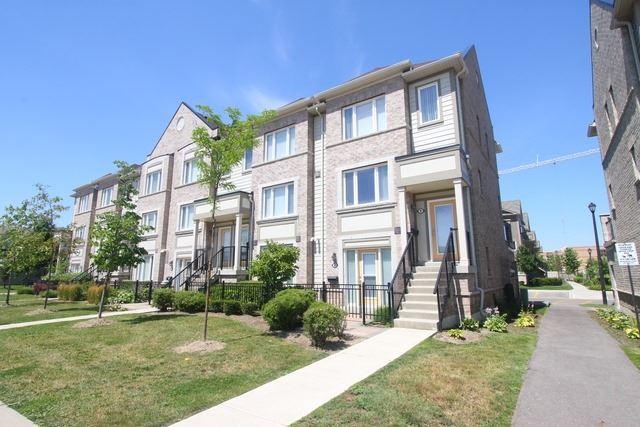 th-01 - 2935 Hazelton Pl, Townhouse with 2 bedrooms, 3 bathrooms and 2 parking in Mississauga ON | Image 2