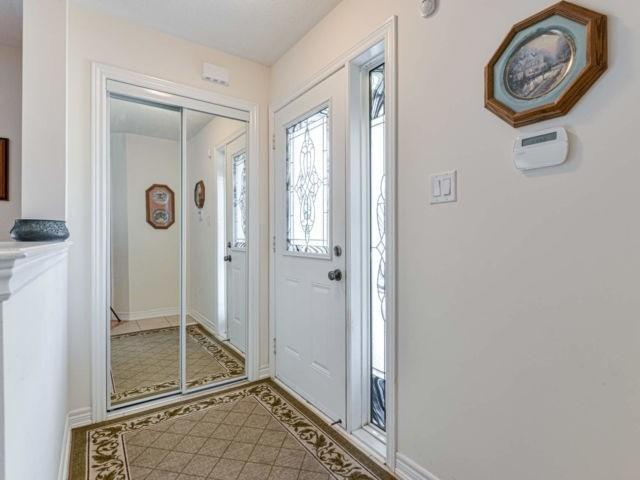 13 Lacorra Way, Townhouse with 2 bedrooms, 2 bathrooms and 1 parking in Brampton ON | Image 3